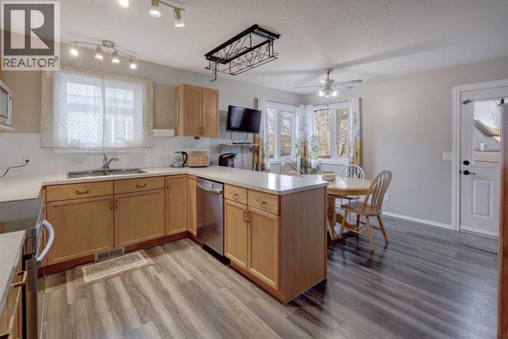 411 Strathford Boulevard, Strathmore, Alberta