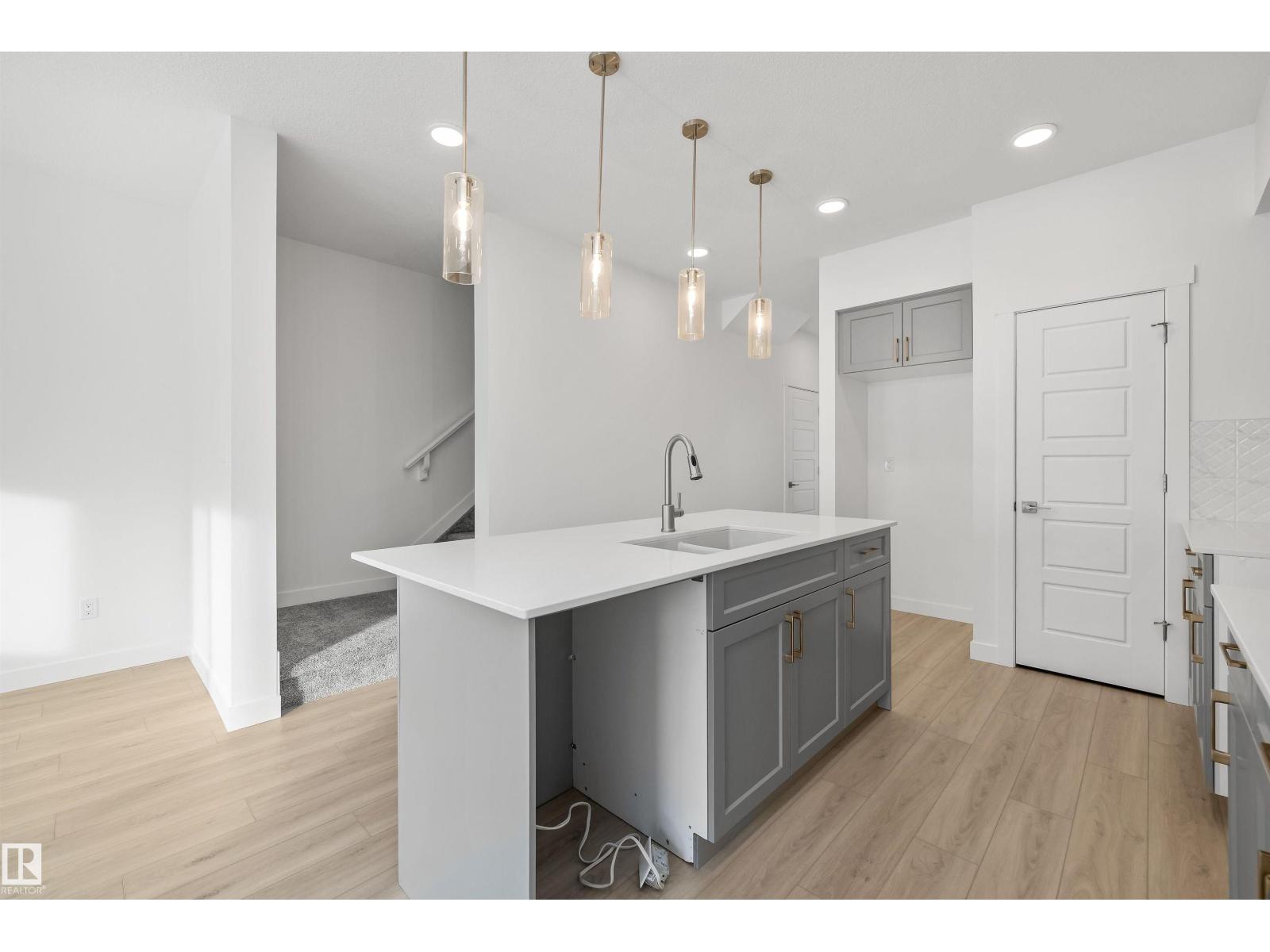 4592 Warbler Lo Nw, Edmonton, Alberta