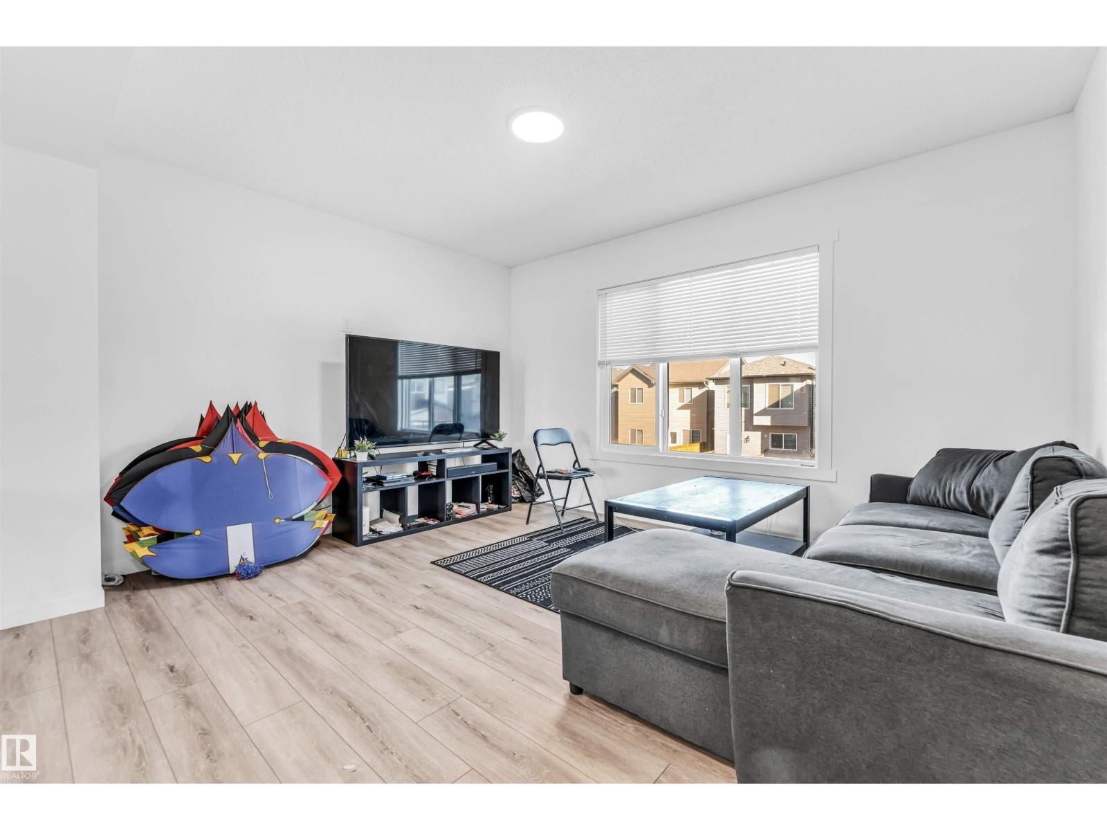 1106 Aster Bv Nw, Edmonton, Alberta