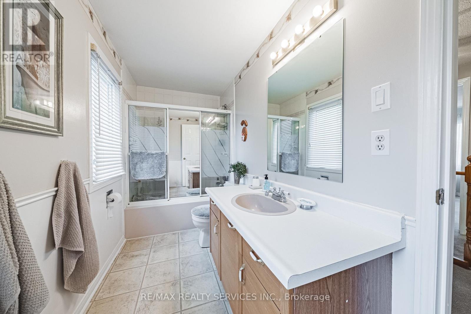 17 Cox Crescent, Brampton (northwood Park), Ontario