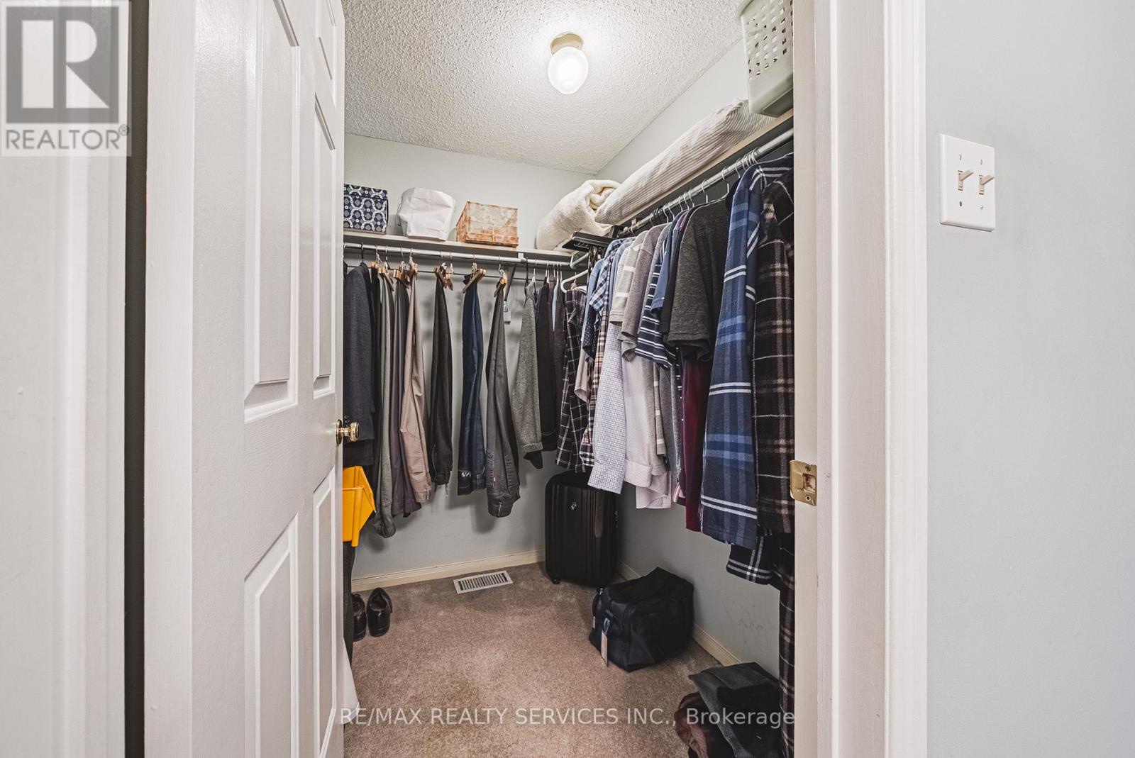 17 Cox Crescent, Brampton (northwood Park), Ontario