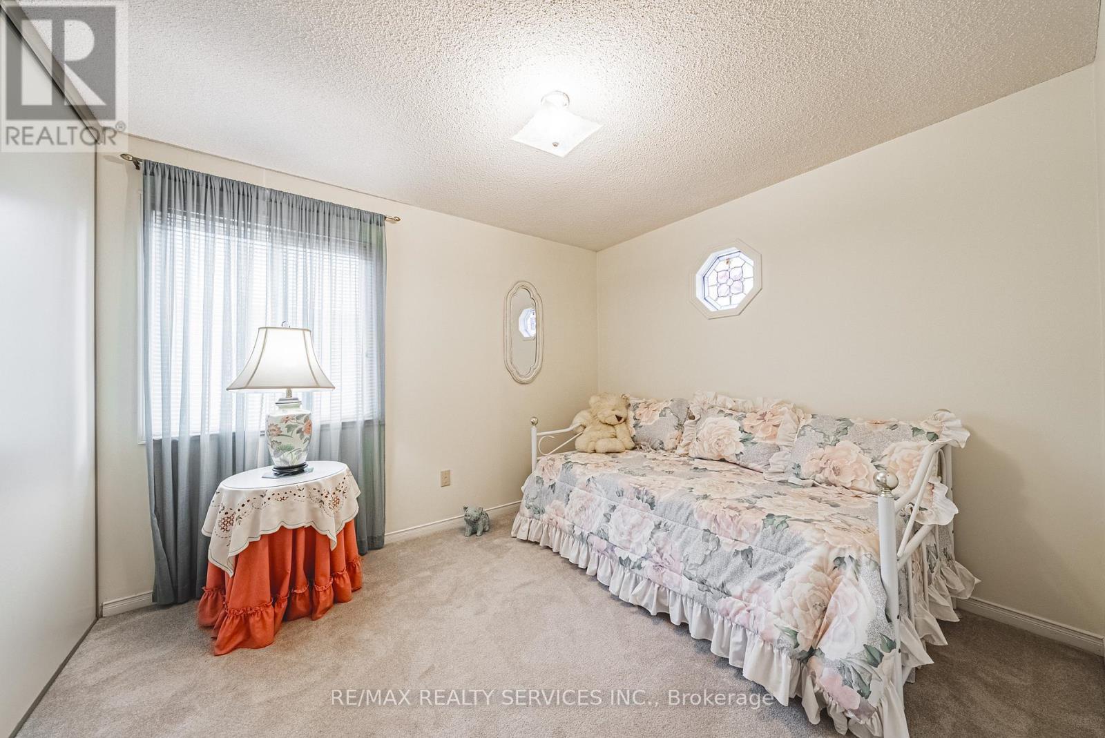 17 Cox Crescent, Brampton (northwood Park), Ontario