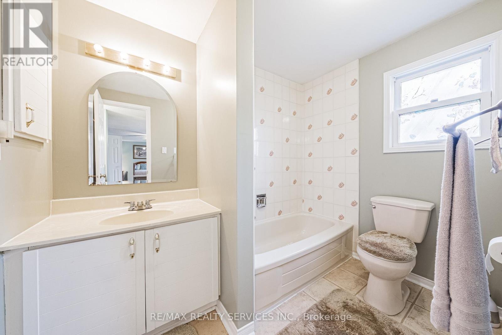 17 Cox Crescent, Brampton (northwood Park), Ontario