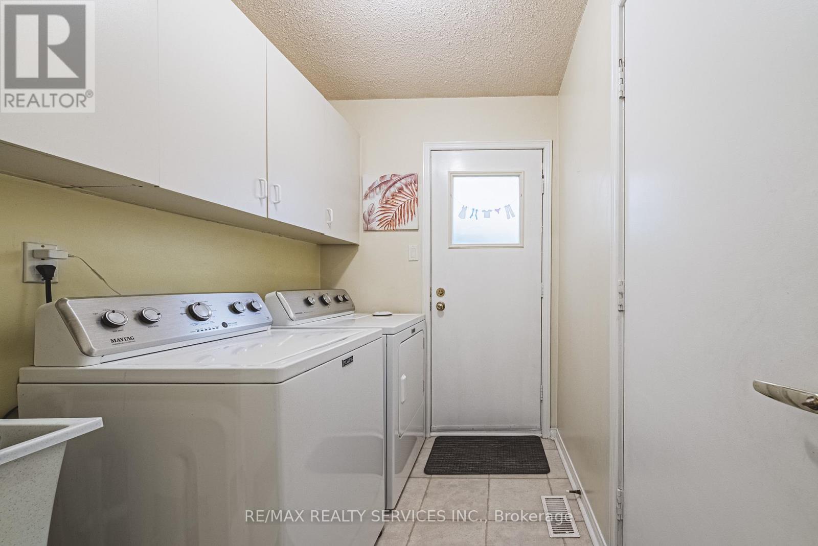 17 Cox Crescent, Brampton (northwood Park), Ontario