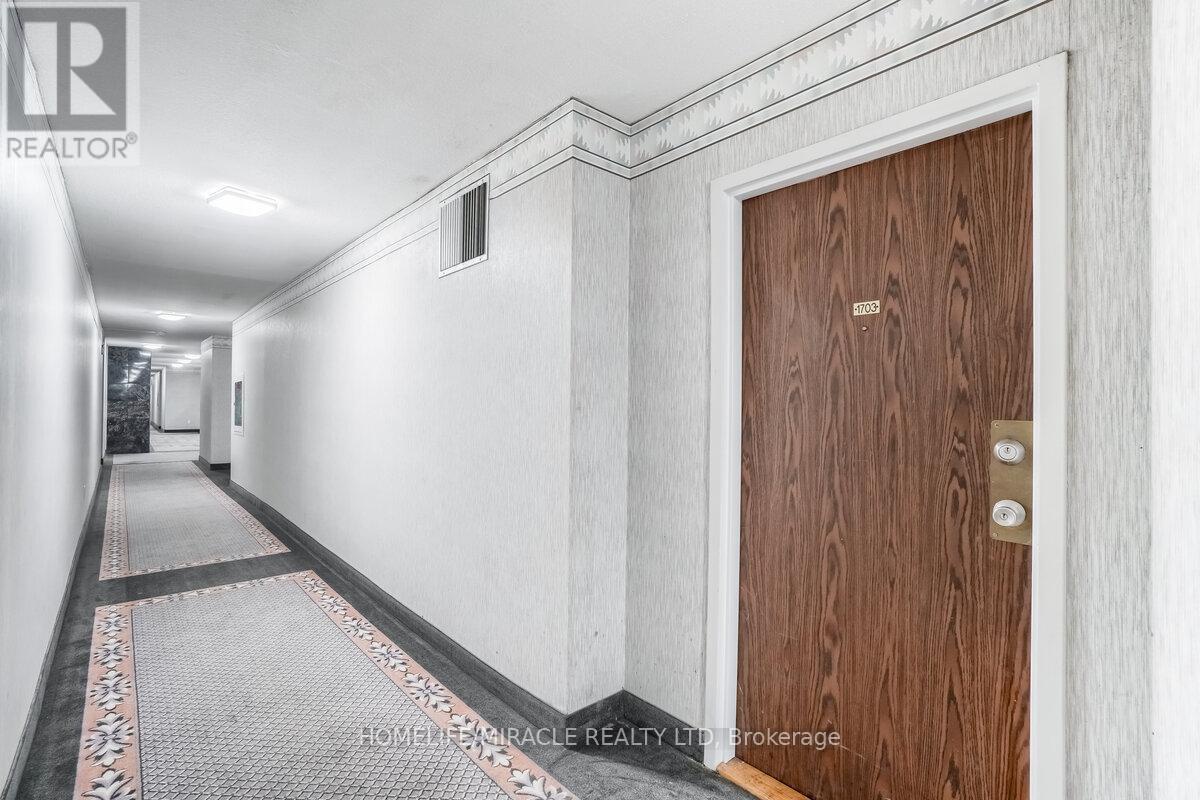 1703 - 15 Kensington Road, Brampton (queen Street Corridor), Ontario