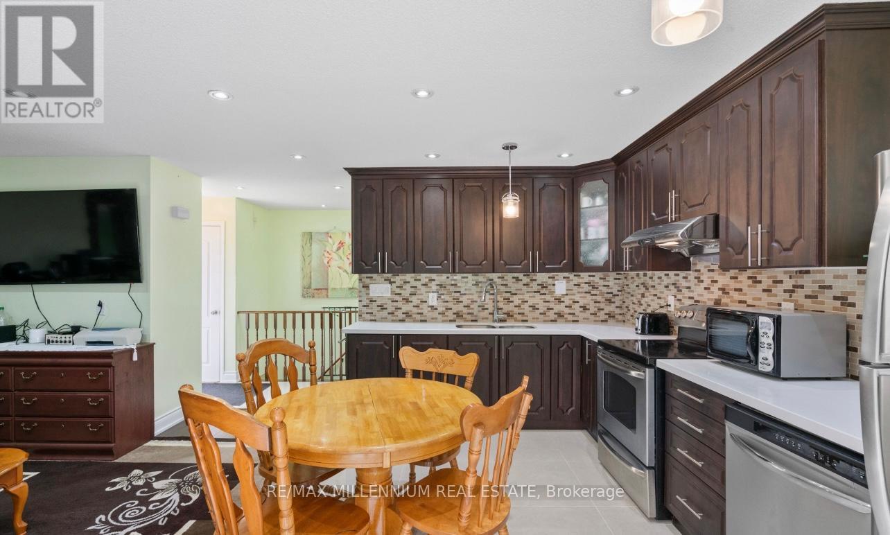 17 Haley Court, Brampton (central Park), Ontario