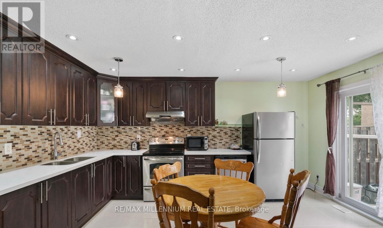 17 Haley Court, Brampton (central Park), Ontario