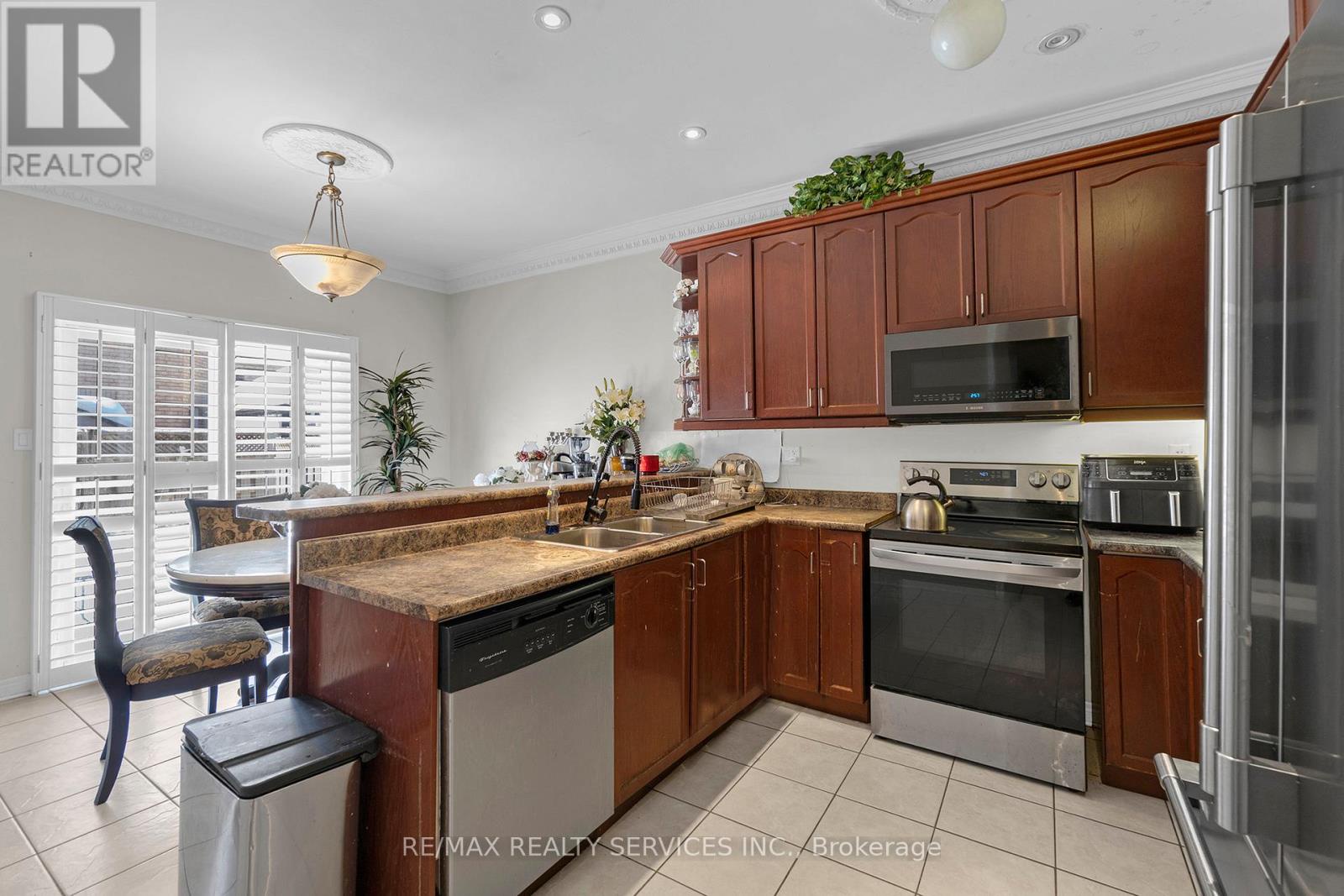 43 Masters Green Crescent, Brampton (snelgrove), Ontario