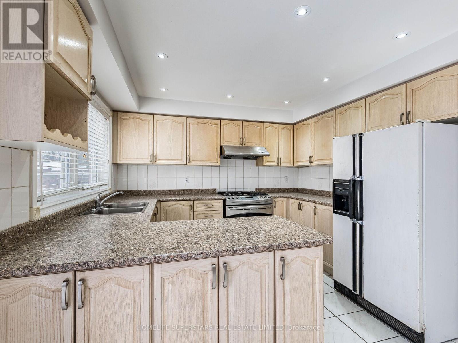 54 Hollybush Street, Brampton (sandringham-wellington), Ontario