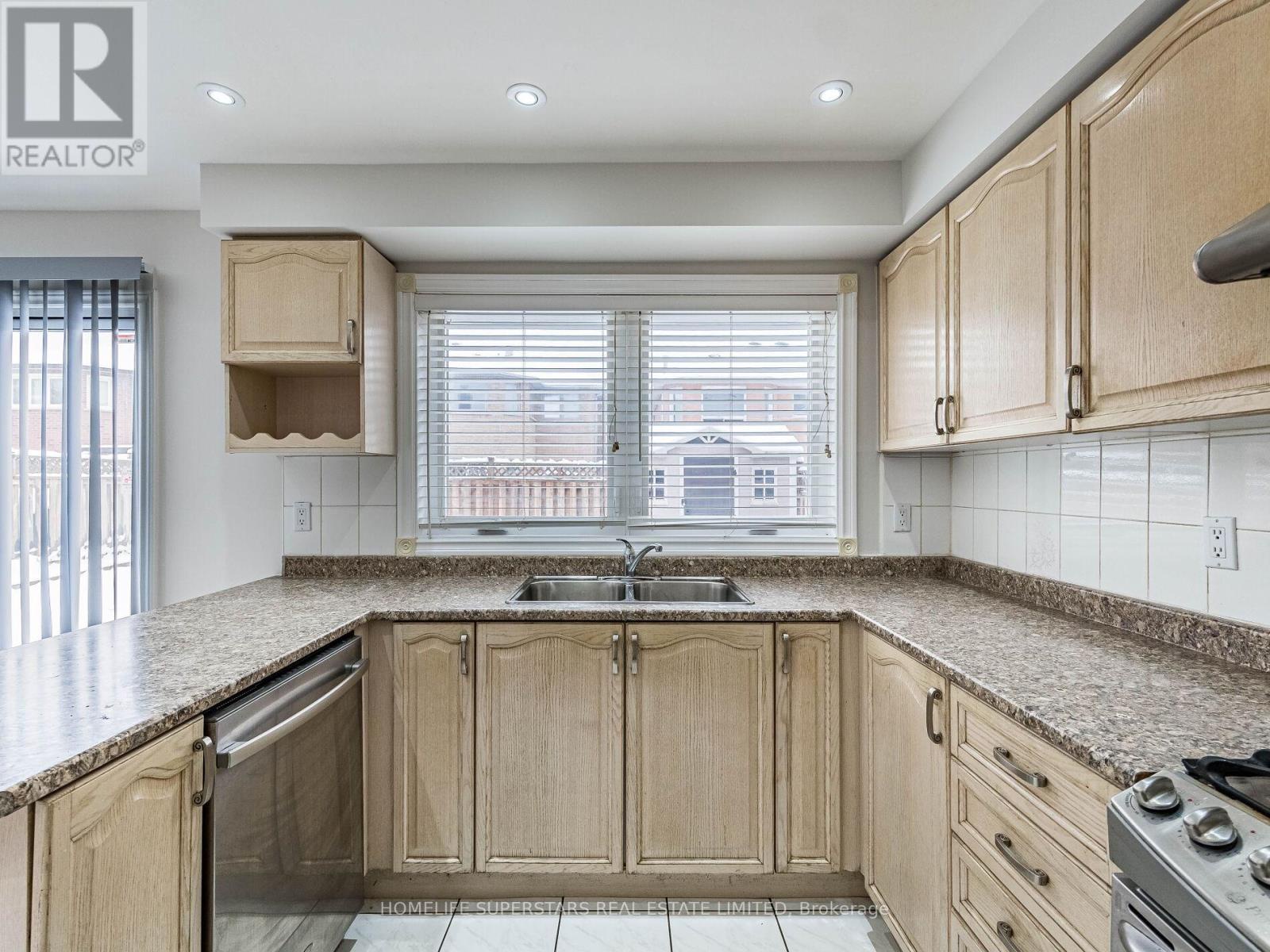 54 Hollybush Street, Brampton (sandringham-wellington), Ontario