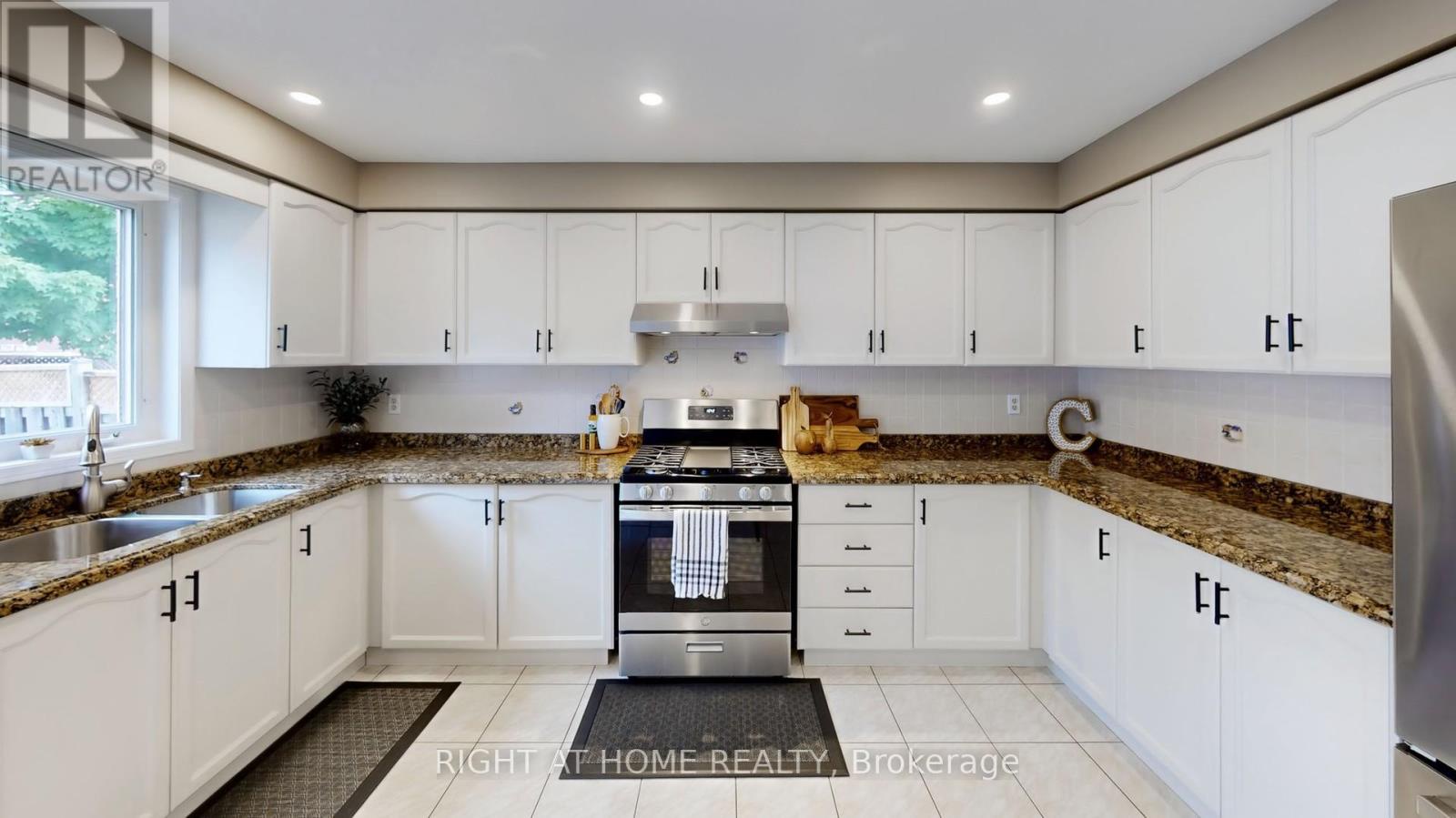 102 Mullis Crescent, Brampton (fletcher's West), Ontario