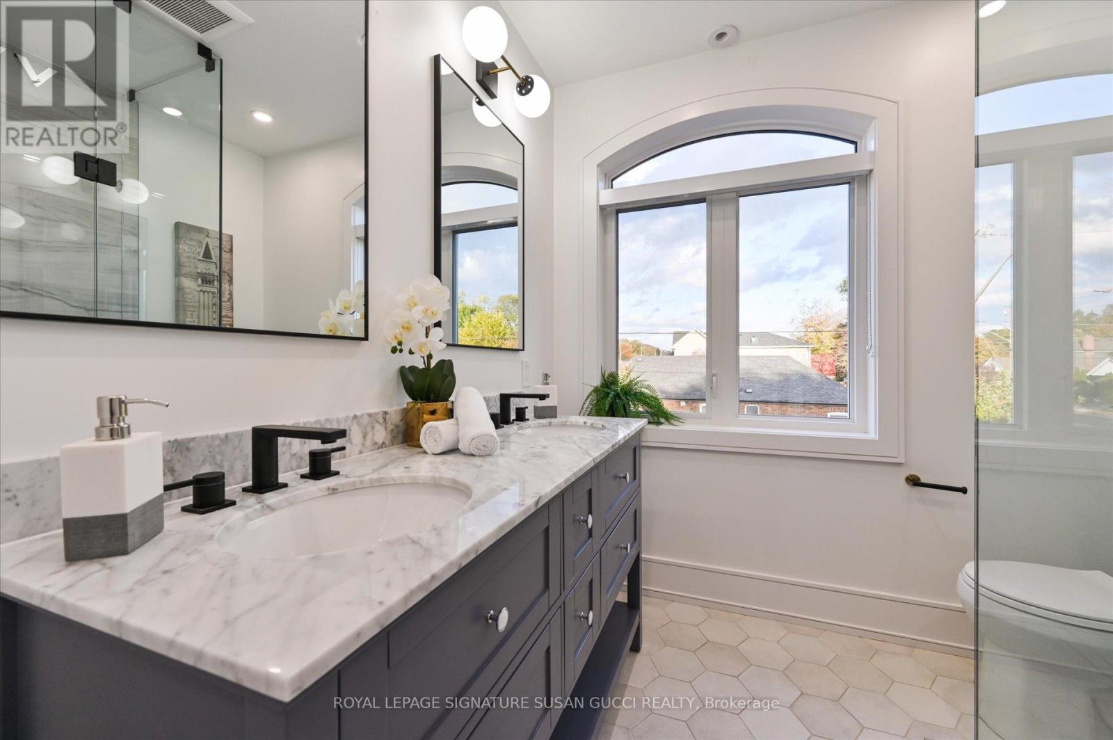 32 Treadway Boulevard, Toronto (east York), Ontario