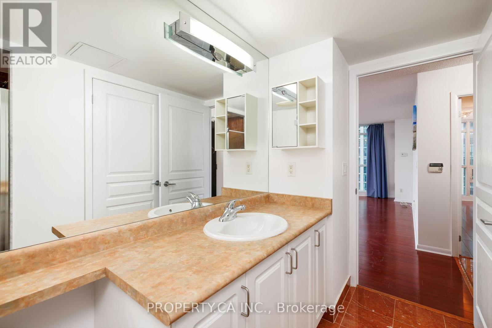 2011 - 18 Yonge Street, Toronto (waterfront Communities), Ontario