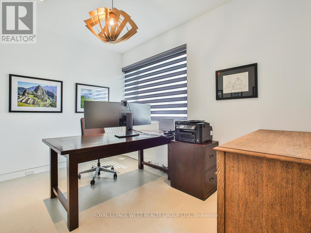 4 Old Oak Road, Toronto (kingsway South), Ontario