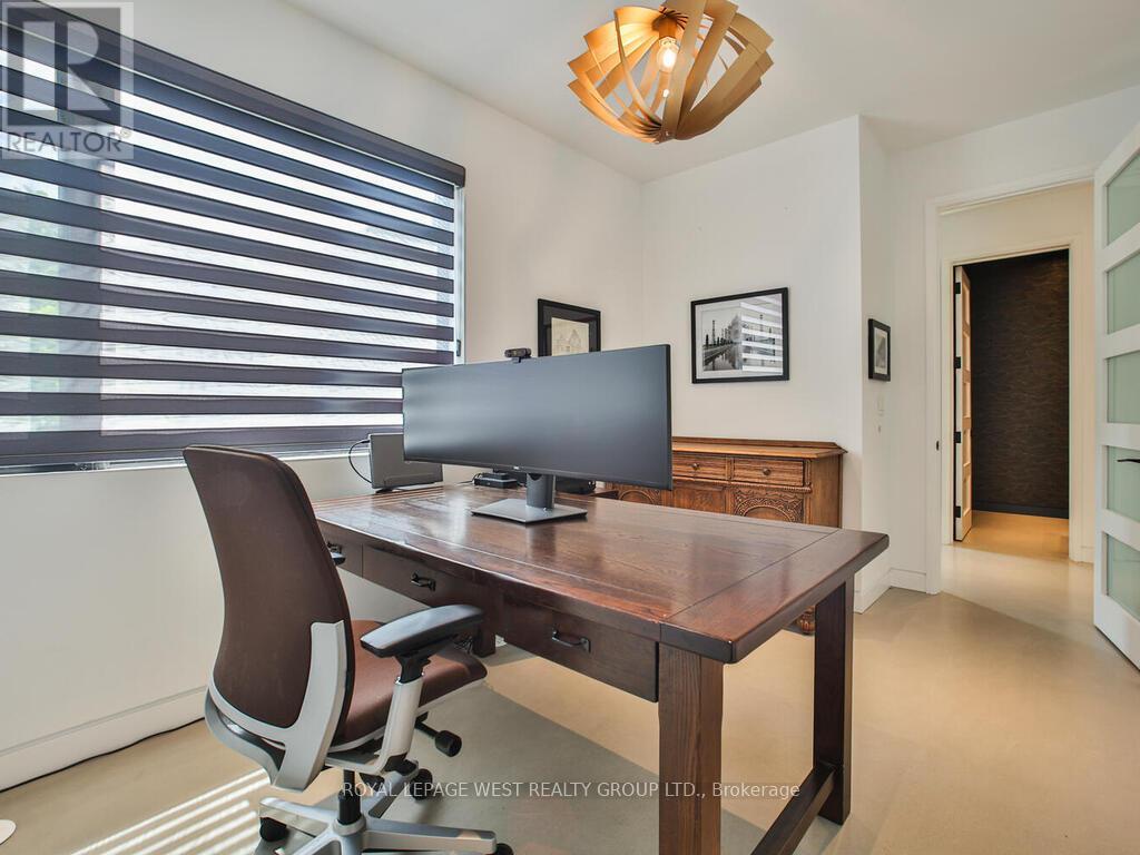 4 Old Oak Road, Toronto (kingsway South), Ontario