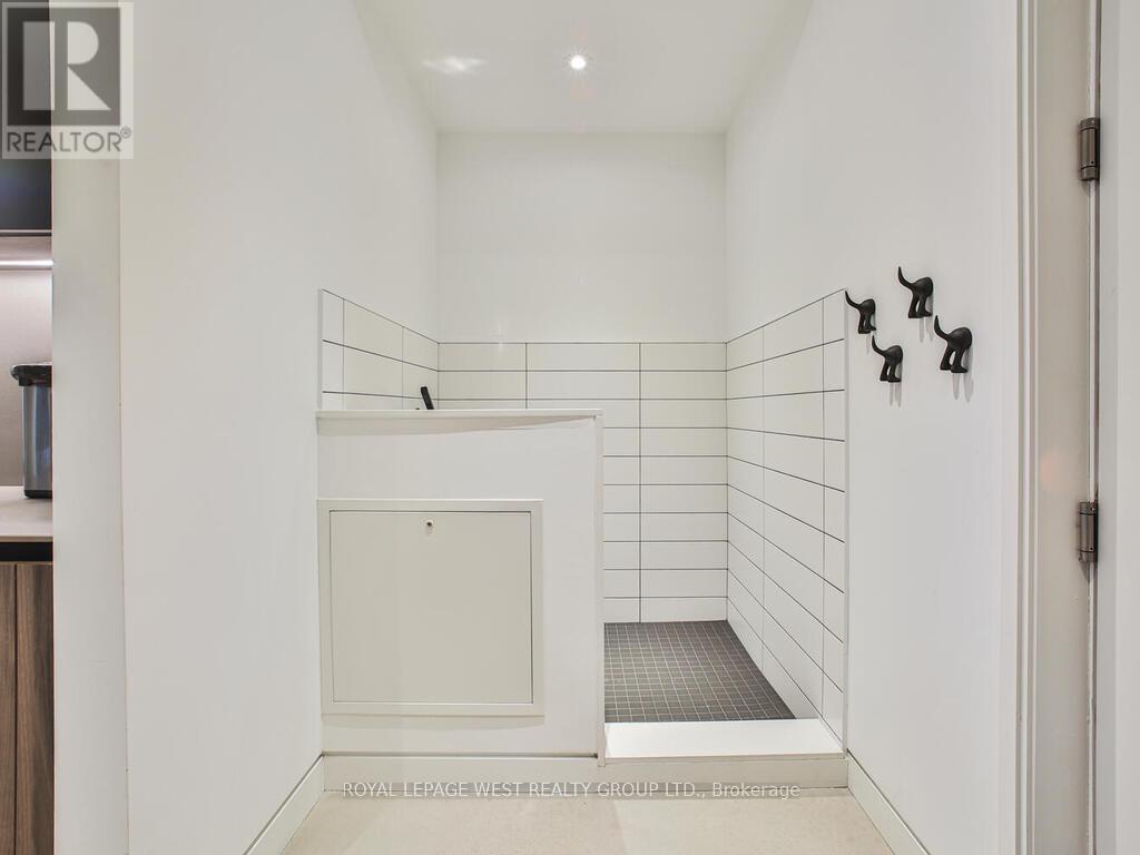 4 Old Oak Road, Toronto (kingsway South), Ontario