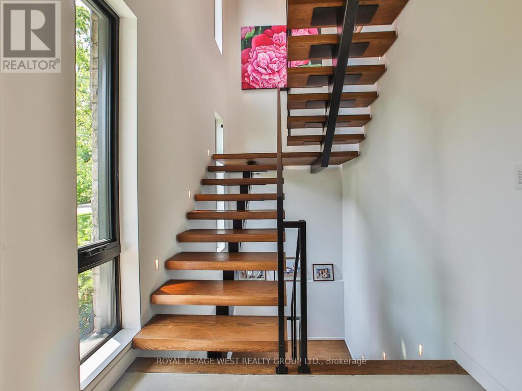 4 Old Oak Road, Toronto (kingsway South), Ontario