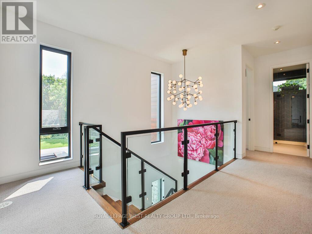 4 Old Oak Road, Toronto (kingsway South), Ontario