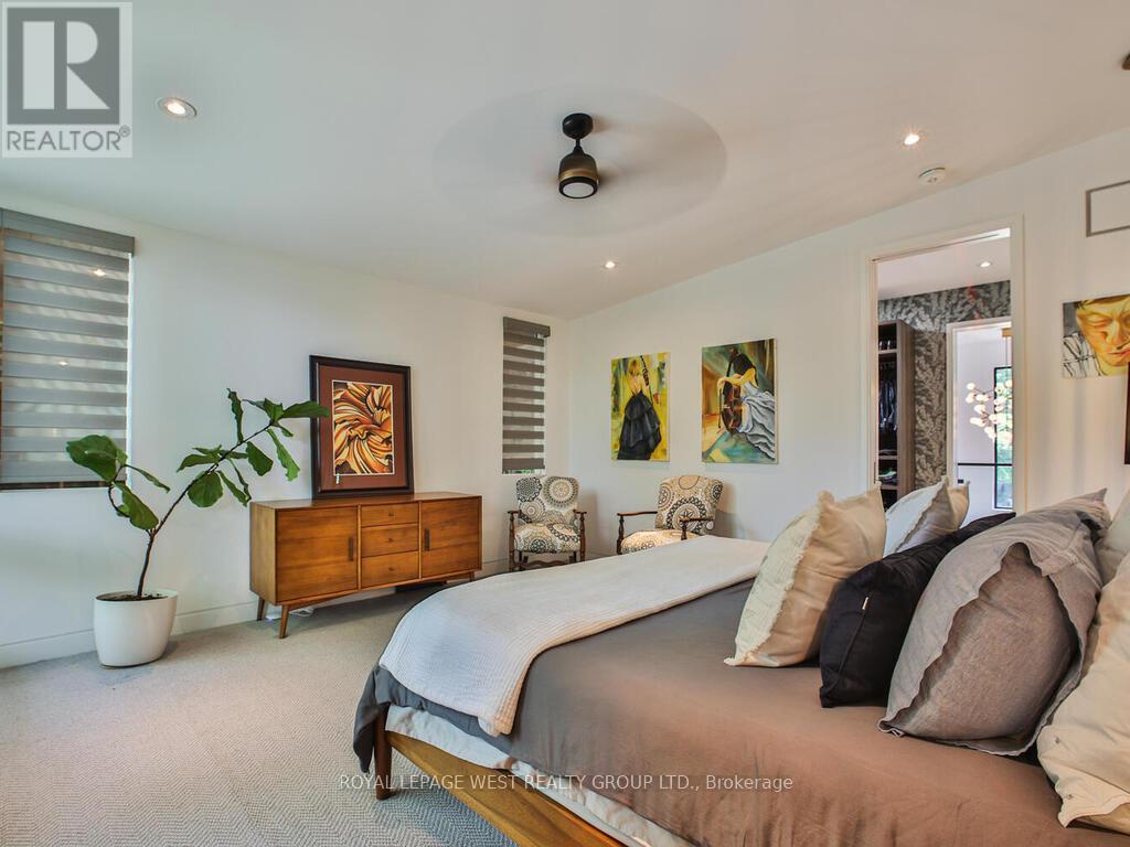 4 Old Oak Road, Toronto (kingsway South), Ontario