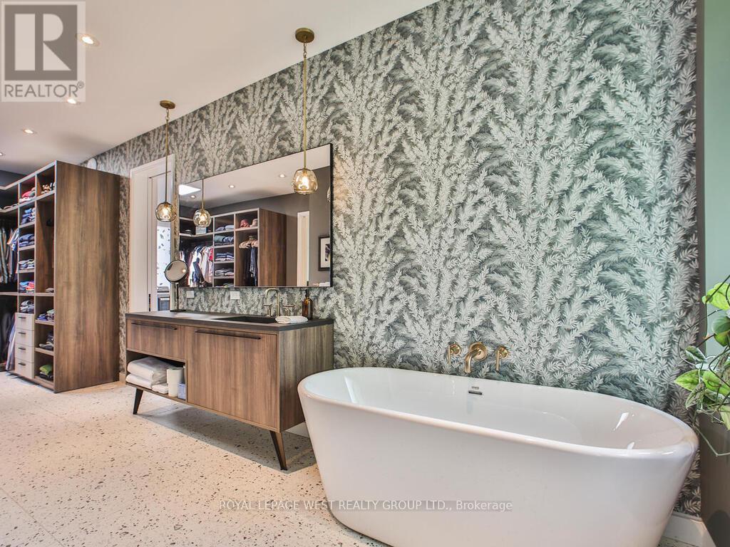 4 Old Oak Road, Toronto (kingsway South), Ontario