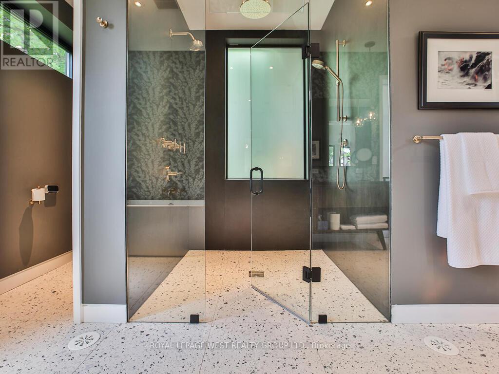 4 Old Oak Road, Toronto (kingsway South), Ontario