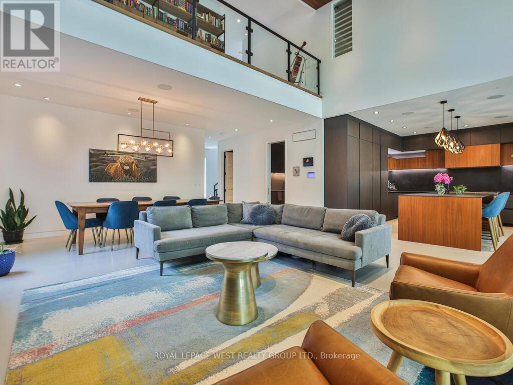 4 Old Oak Road, Toronto (kingsway South), Ontario