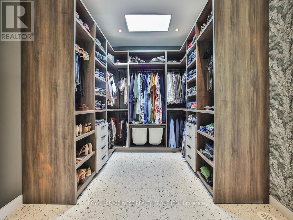 4 Old Oak Road, Toronto (kingsway South), Ontario