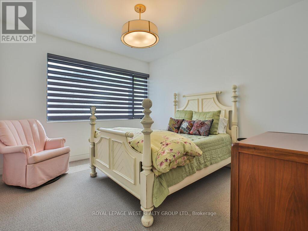 4 Old Oak Road, Toronto (kingsway South), Ontario