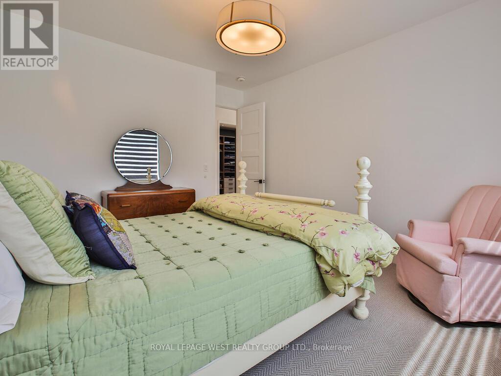 4 Old Oak Road, Toronto (kingsway South), Ontario