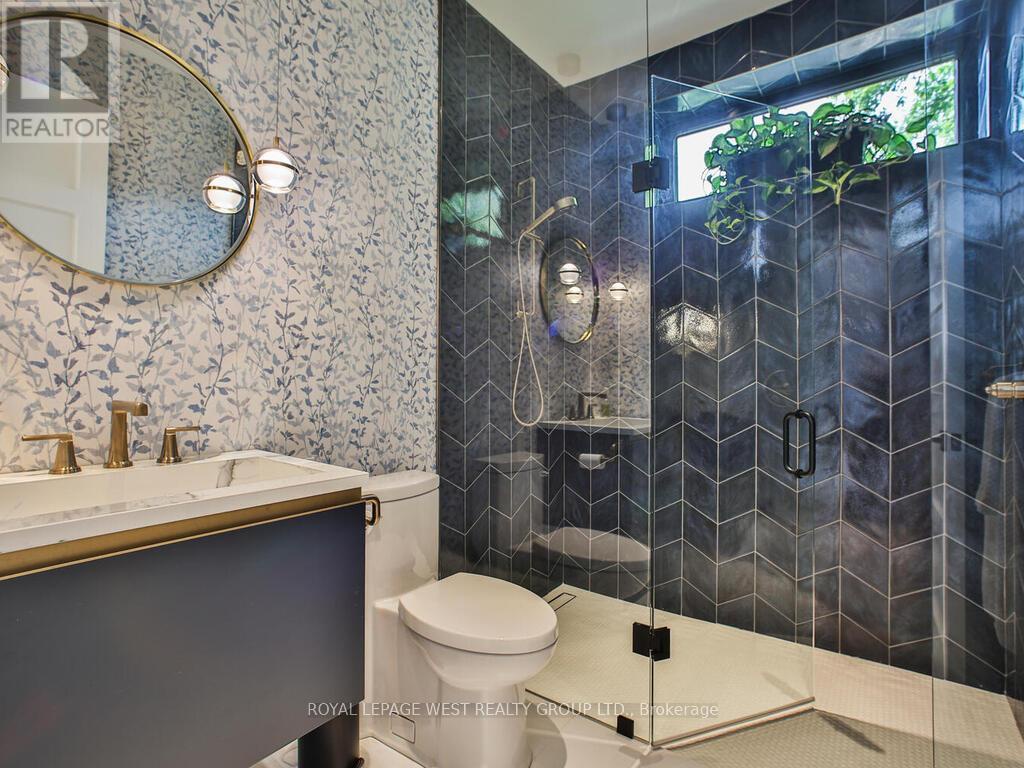 4 Old Oak Road, Toronto (kingsway South), Ontario