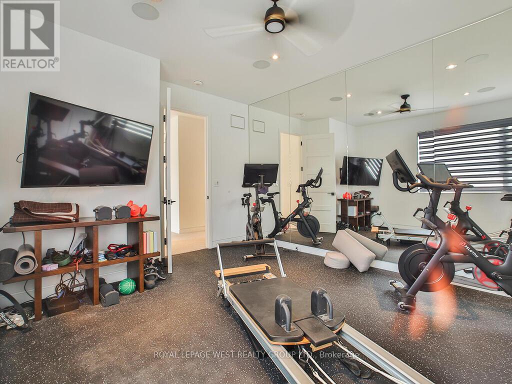 4 Old Oak Road, Toronto (kingsway South), Ontario