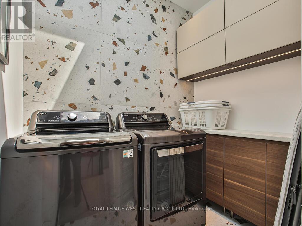 4 Old Oak Road, Toronto (kingsway South), Ontario