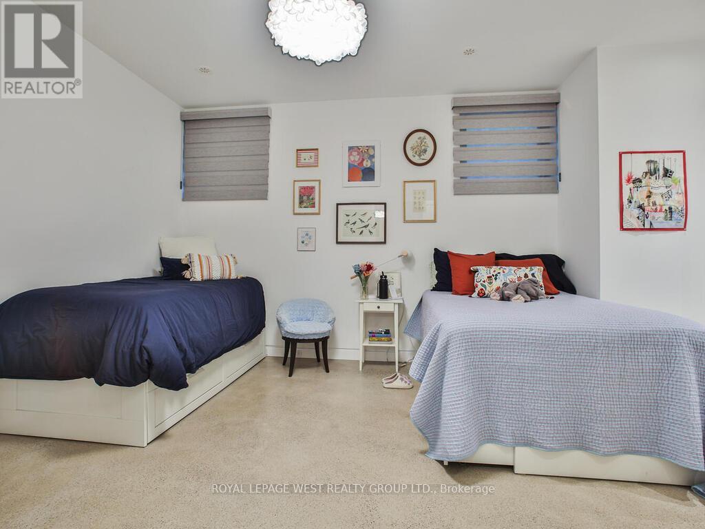 4 Old Oak Road, Toronto (kingsway South), Ontario