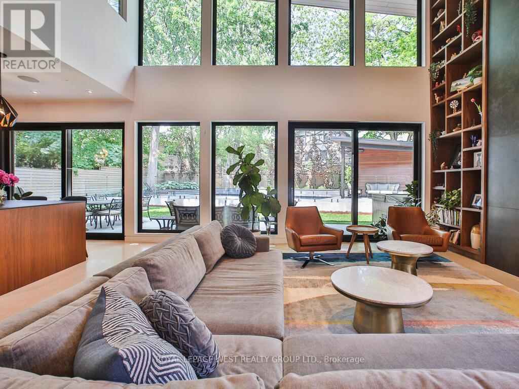 4 Old Oak Road, Toronto (kingsway South), Ontario