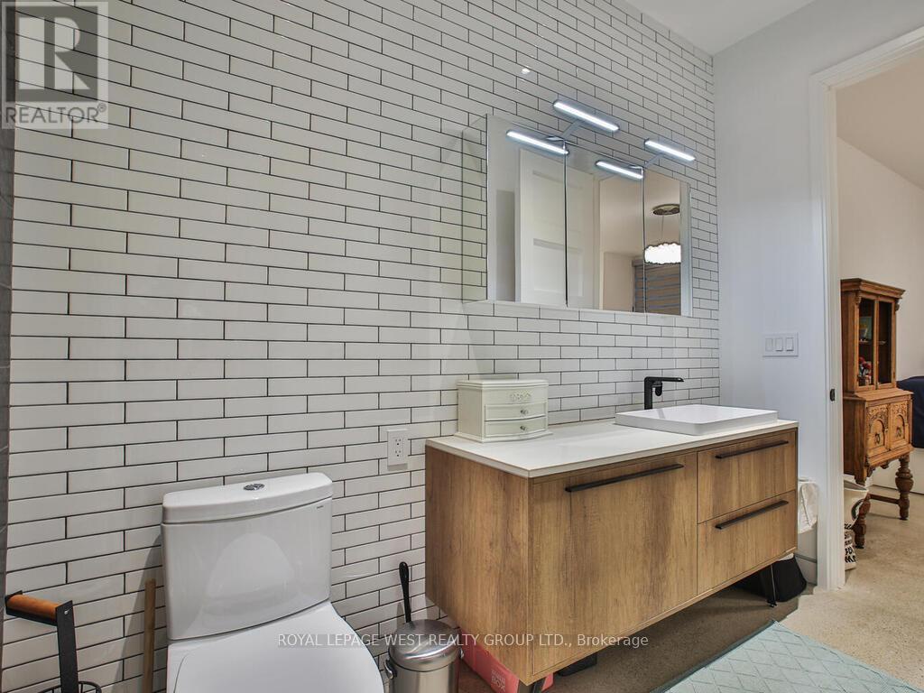 4 Old Oak Road, Toronto (kingsway South), Ontario