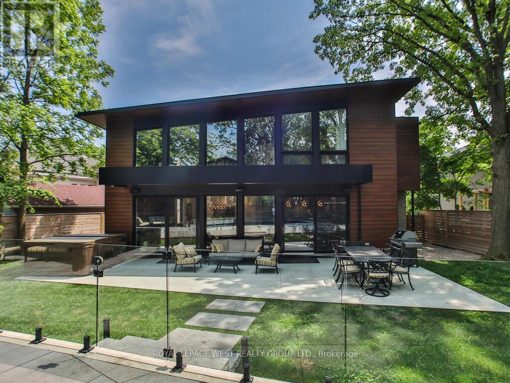 4 Old Oak Road, Toronto (kingsway South), Ontario