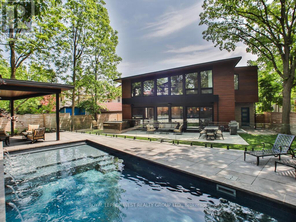 4 Old Oak Road, Toronto (kingsway South), Ontario