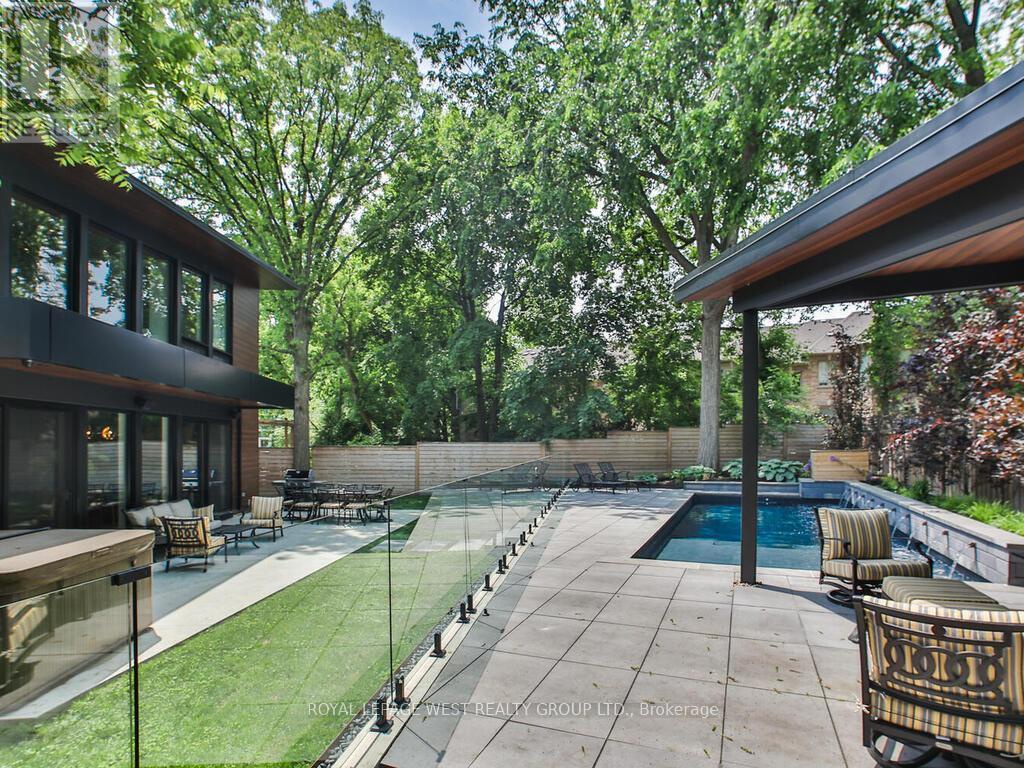 4 Old Oak Road, Toronto (kingsway South), Ontario