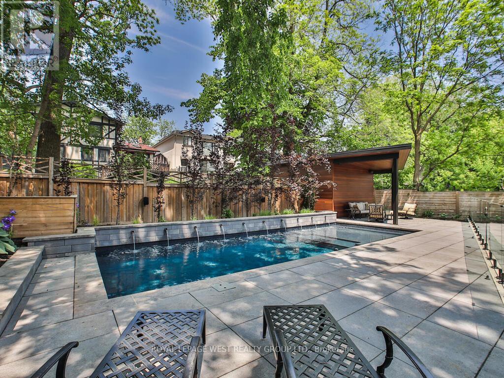 4 Old Oak Road, Toronto (kingsway South), Ontario