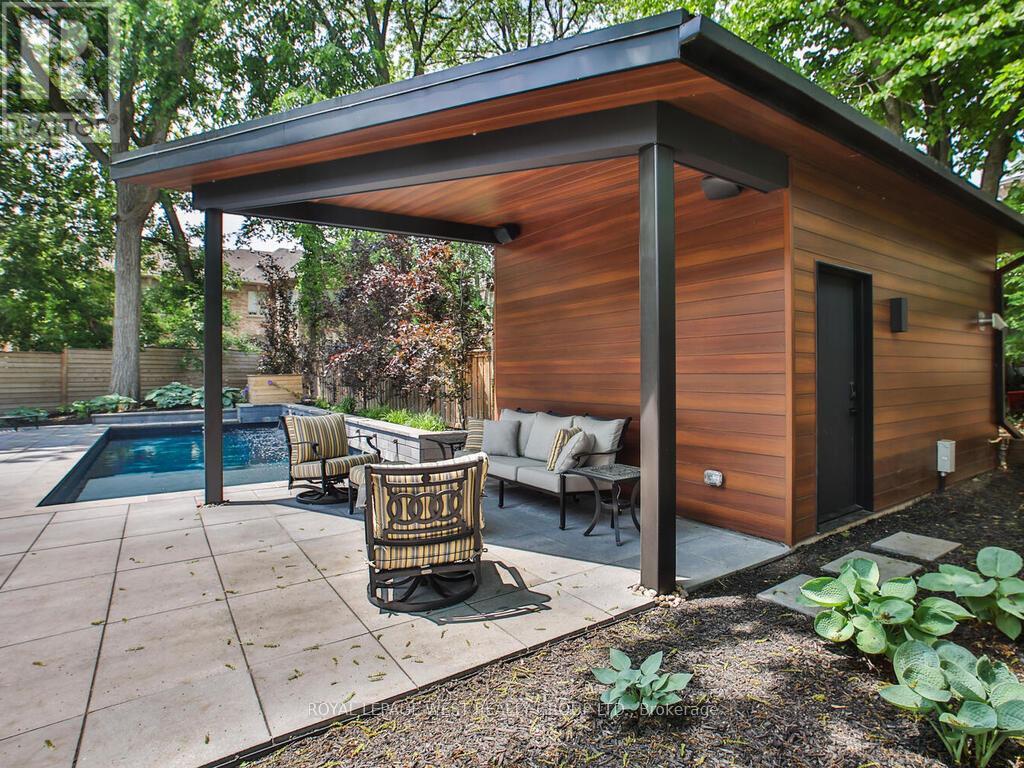 4 Old Oak Road, Toronto (kingsway South), Ontario