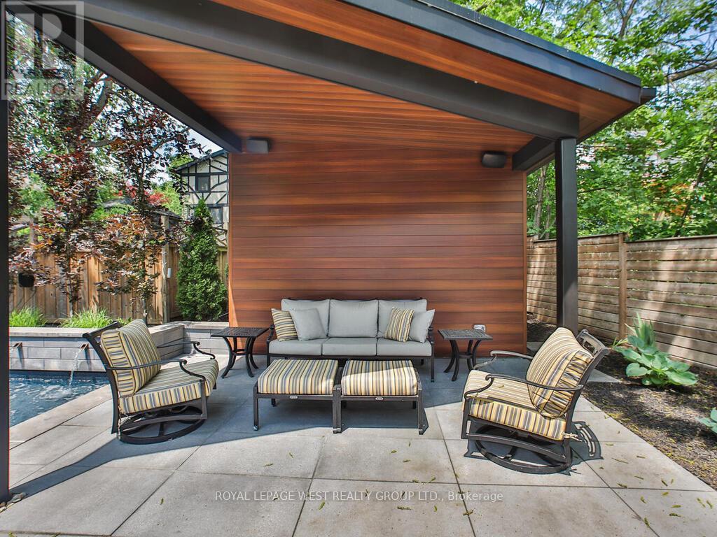 4 Old Oak Road, Toronto (kingsway South), Ontario