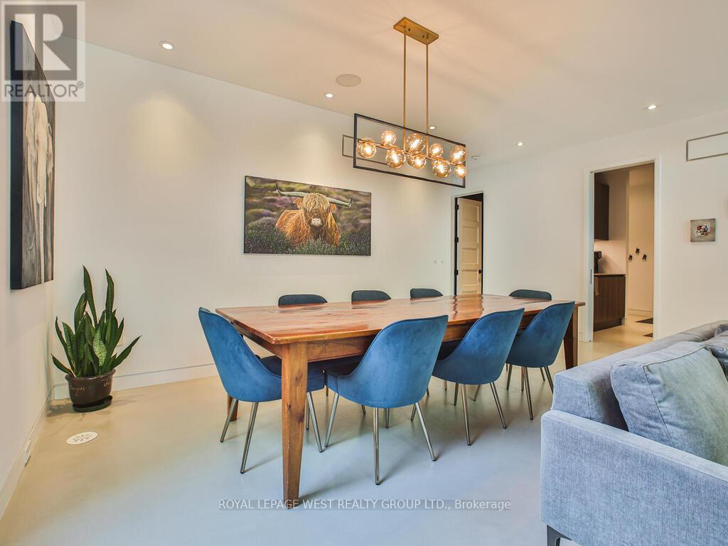 4 Old Oak Road, Toronto (kingsway South), Ontario