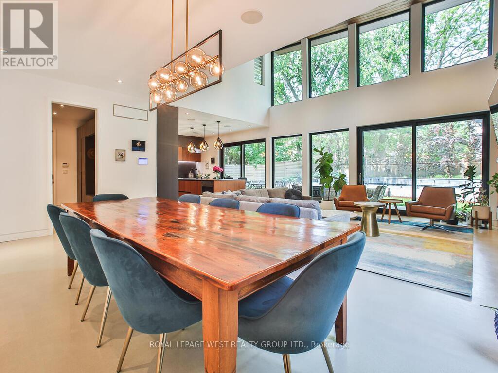 4 Old Oak Road, Toronto (kingsway South), Ontario