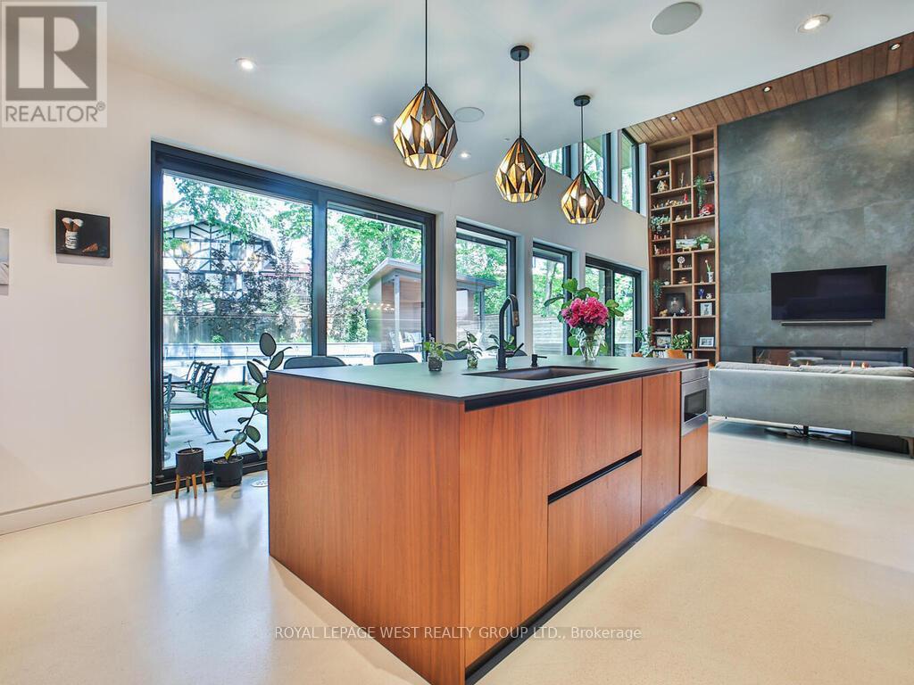 4 Old Oak Road, Toronto (kingsway South), Ontario