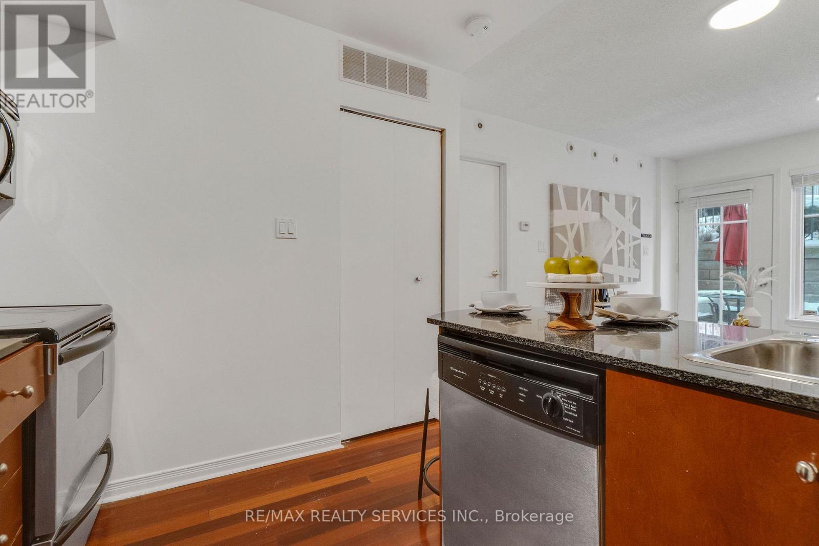 632 - 38 Western Battery Road, Toronto (niagara), Ontario