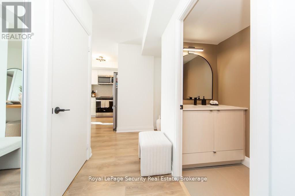 2009 - 1461 Lawrence Avenue W, Toronto (brookhaven-amesbury), Ontario