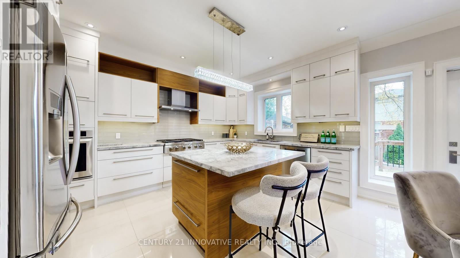 1 Dustan Crescent, Toronto (east York), Ontario