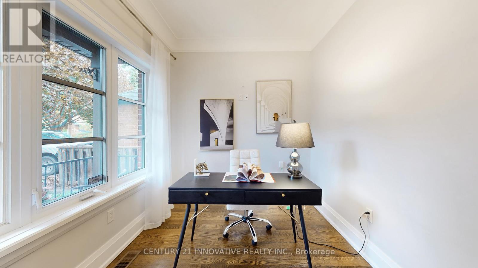 1 Dustan Crescent, Toronto (east York), Ontario