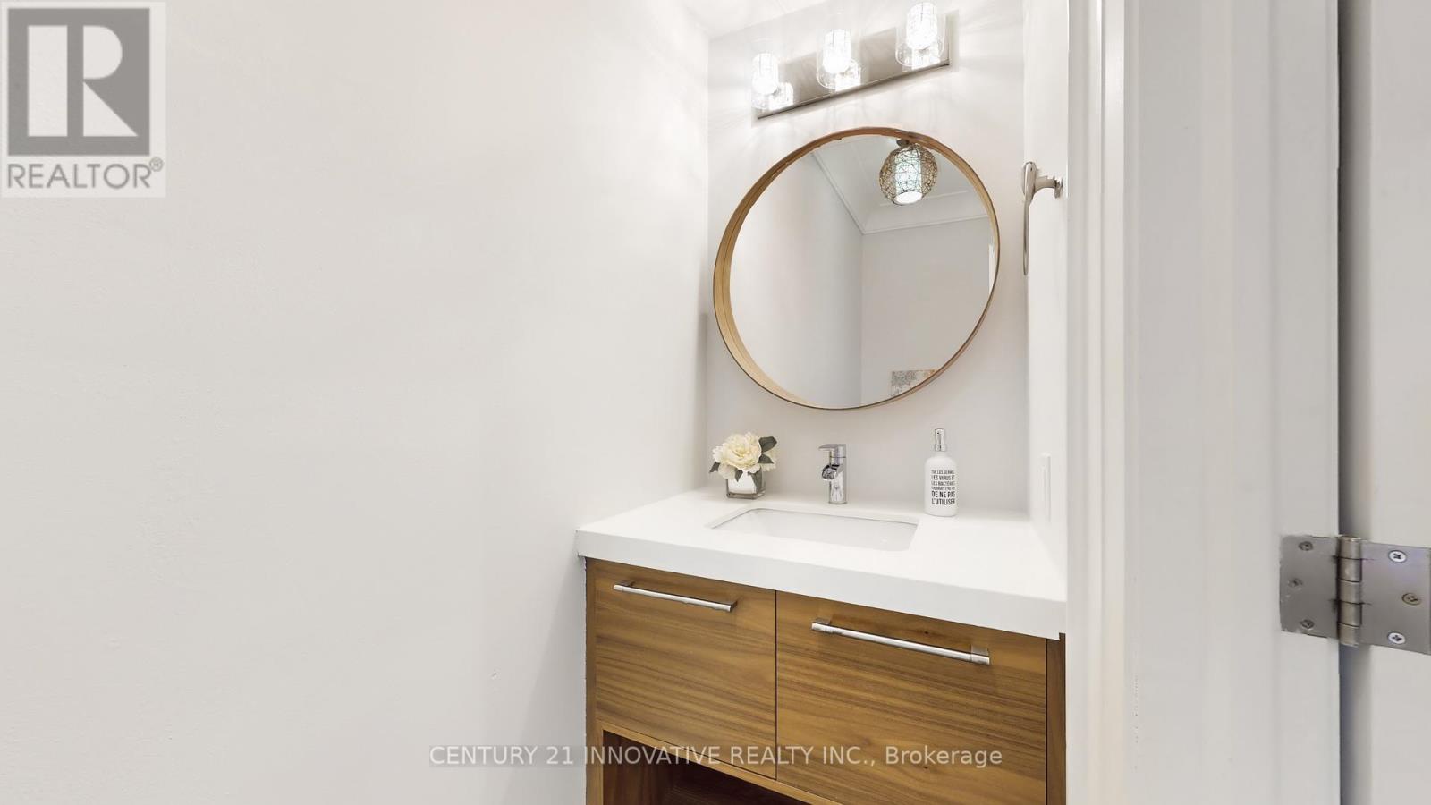 1 Dustan Crescent, Toronto (east York), Ontario