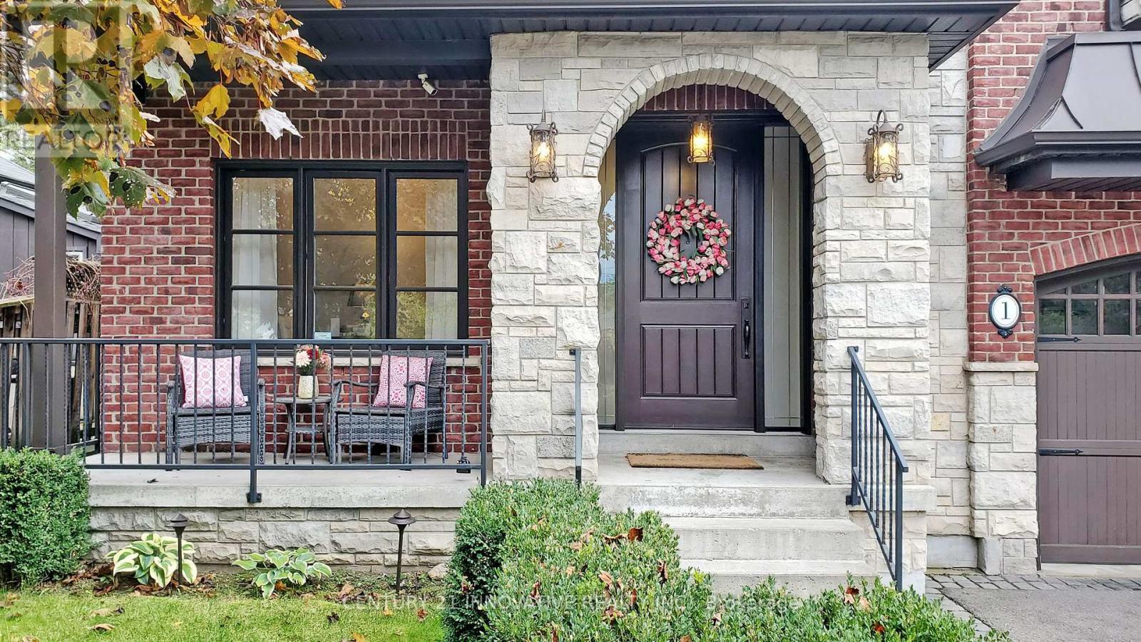 1 Dustan Crescent, Toronto (east York), Ontario